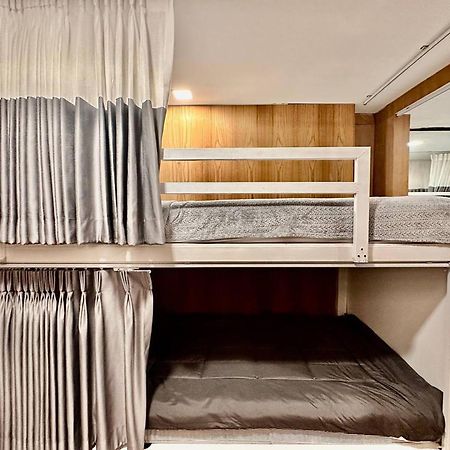 Blu Cabin Ari Stylish Gay Poshtel Bangkok Exterior foto