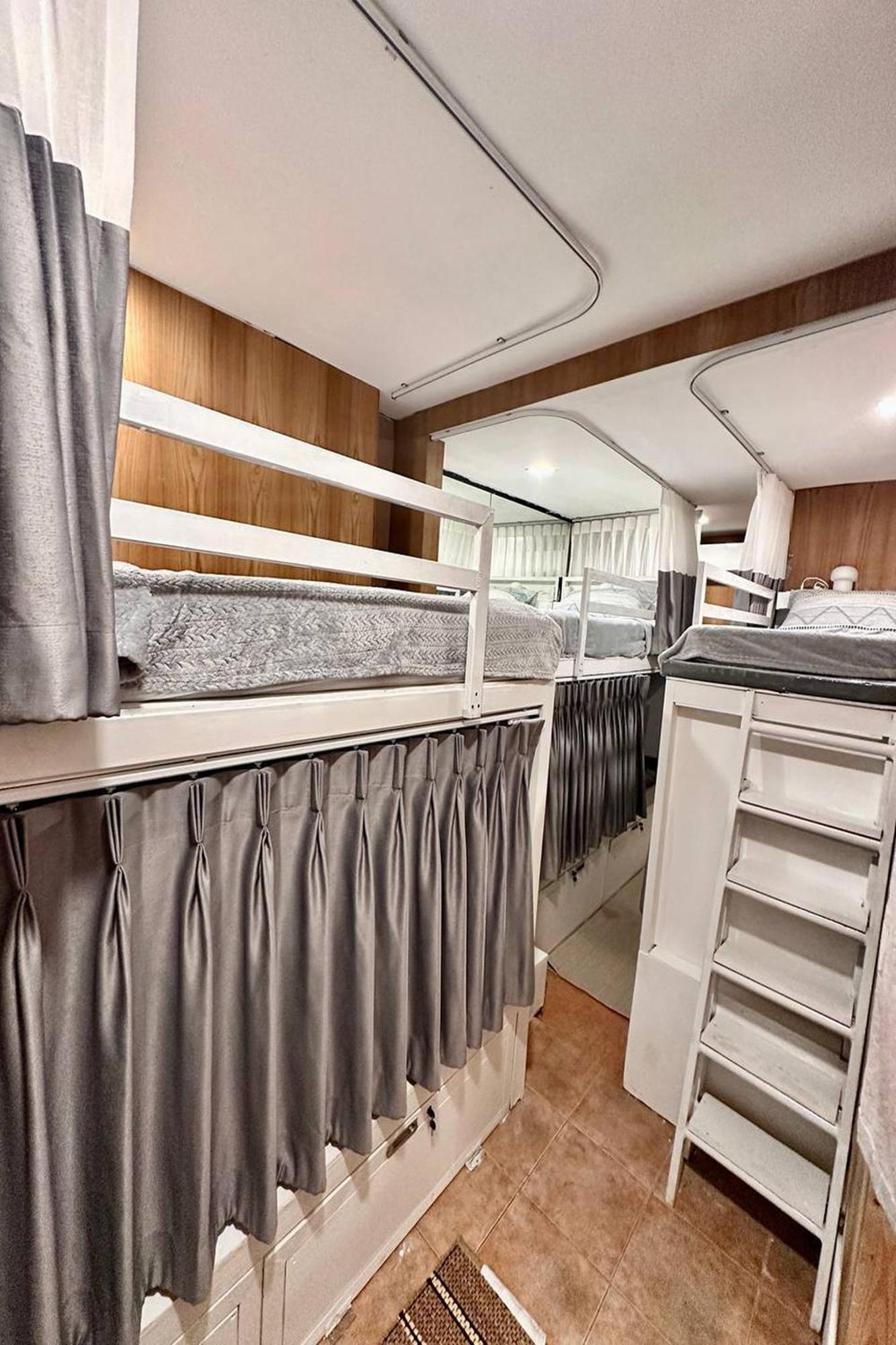 Blu Cabin Ari Stylish Gay Poshtel Bangkok Exterior foto