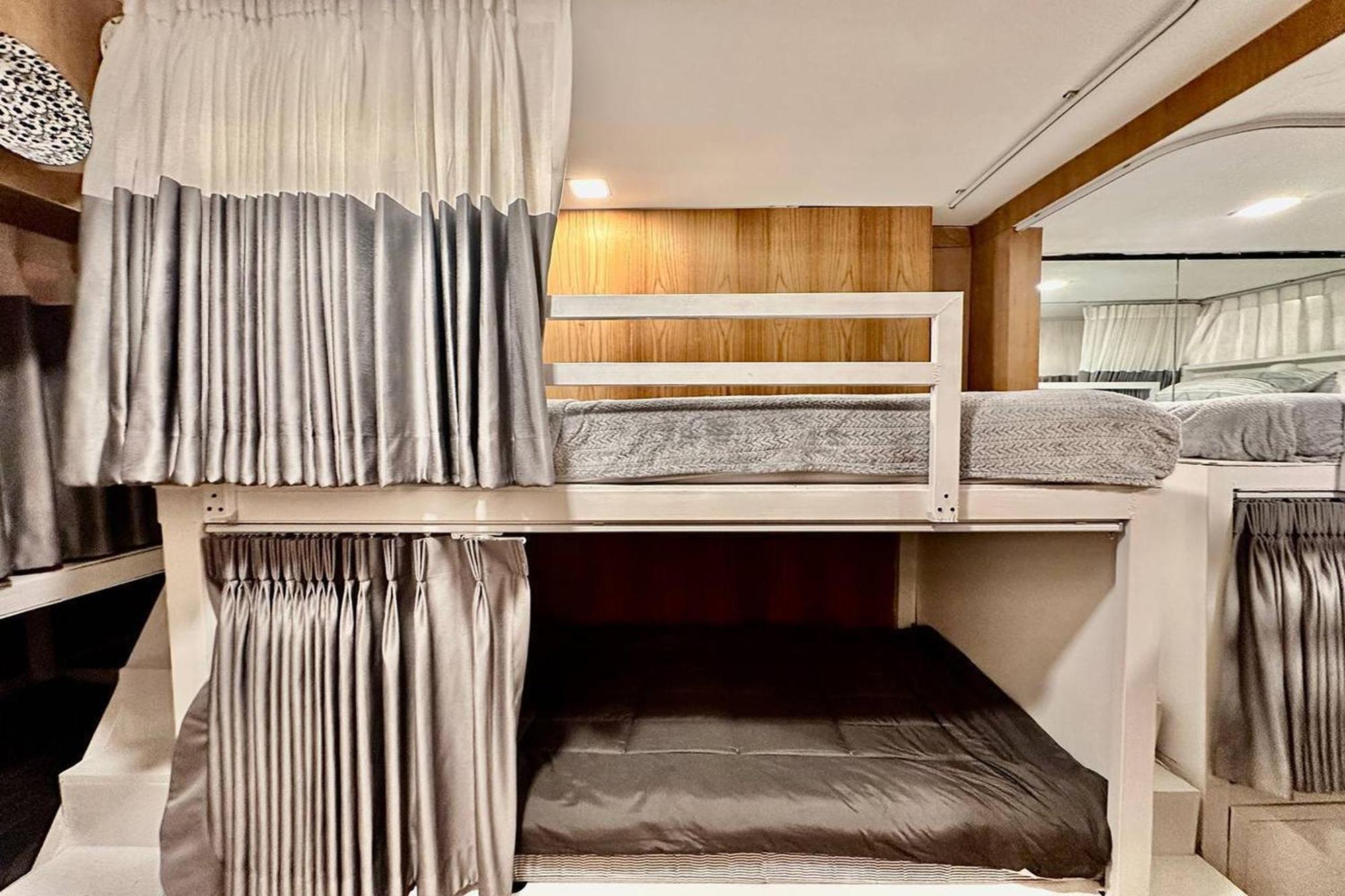 Blu Cabin Ari Stylish Gay Poshtel Bangkok Exterior foto